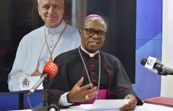 Archbishop Inácio Saure of Nampula at a press conference