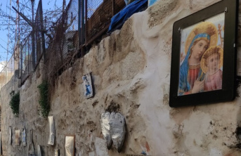 Icons on the streets of Syria